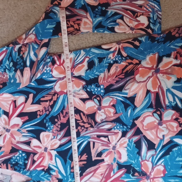 Palm Grove Petite Bell Sleeve Top - Picture 8 of 11